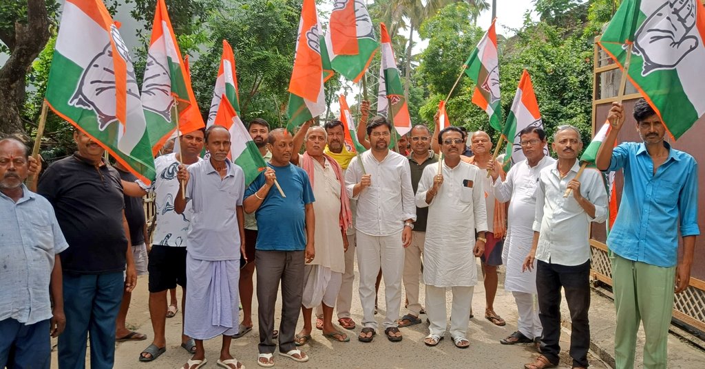 हर घर में कांग्रेस का झंडा लग रहा है
बिहार में बदलाव की बयार बह रही है