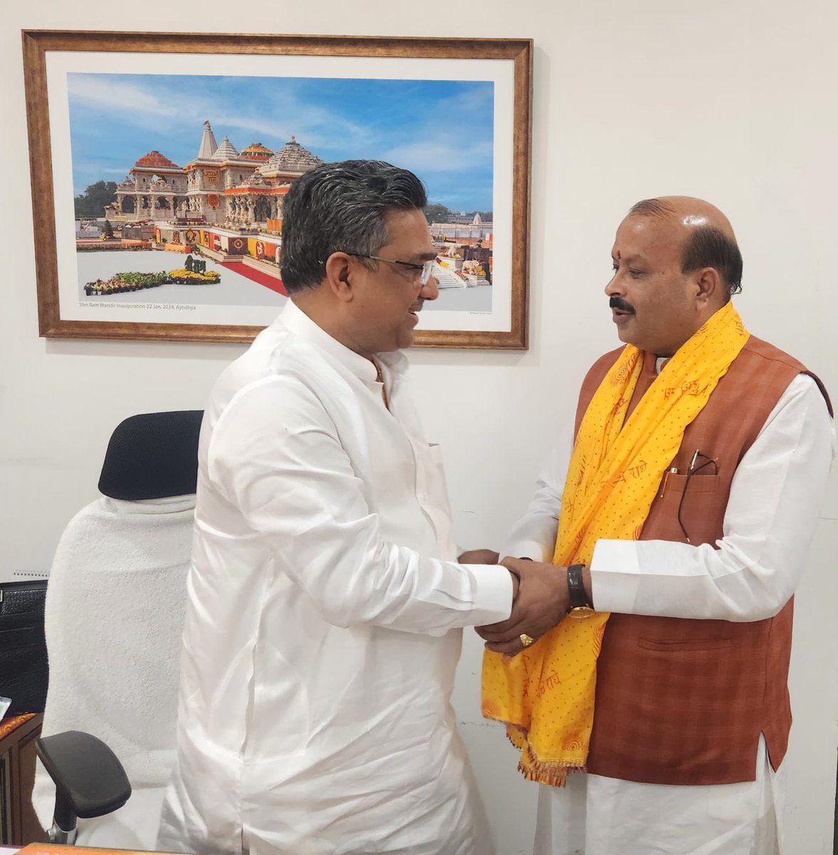 mishradrrakesh's tweet image. "राष्ट्रीय महामंत्री भाजपा श्री सुनील बंसल  जी से मुलाक़ात हुई, जिसमें इंडियन एमेच्योर बॉक्सिंग फेडरेशन #IABF के नये लक्ष्यों और उद्देश्यों के बारे में चर्चा की

 श्री @sunilbansalbjp जी, ने भारतीय एमेच्योर बॉक्सिंग फेडरेशन के अध्यक्ष  निर्वाचित होने पर अपनी शुभकामनाएं दीं।