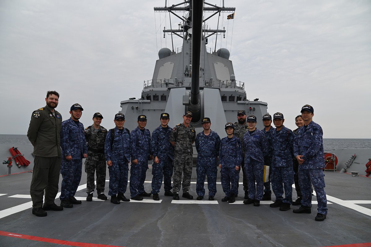 6月1日、護衛艦「＃はぐろ」は、東シナ海において、オーストラリア