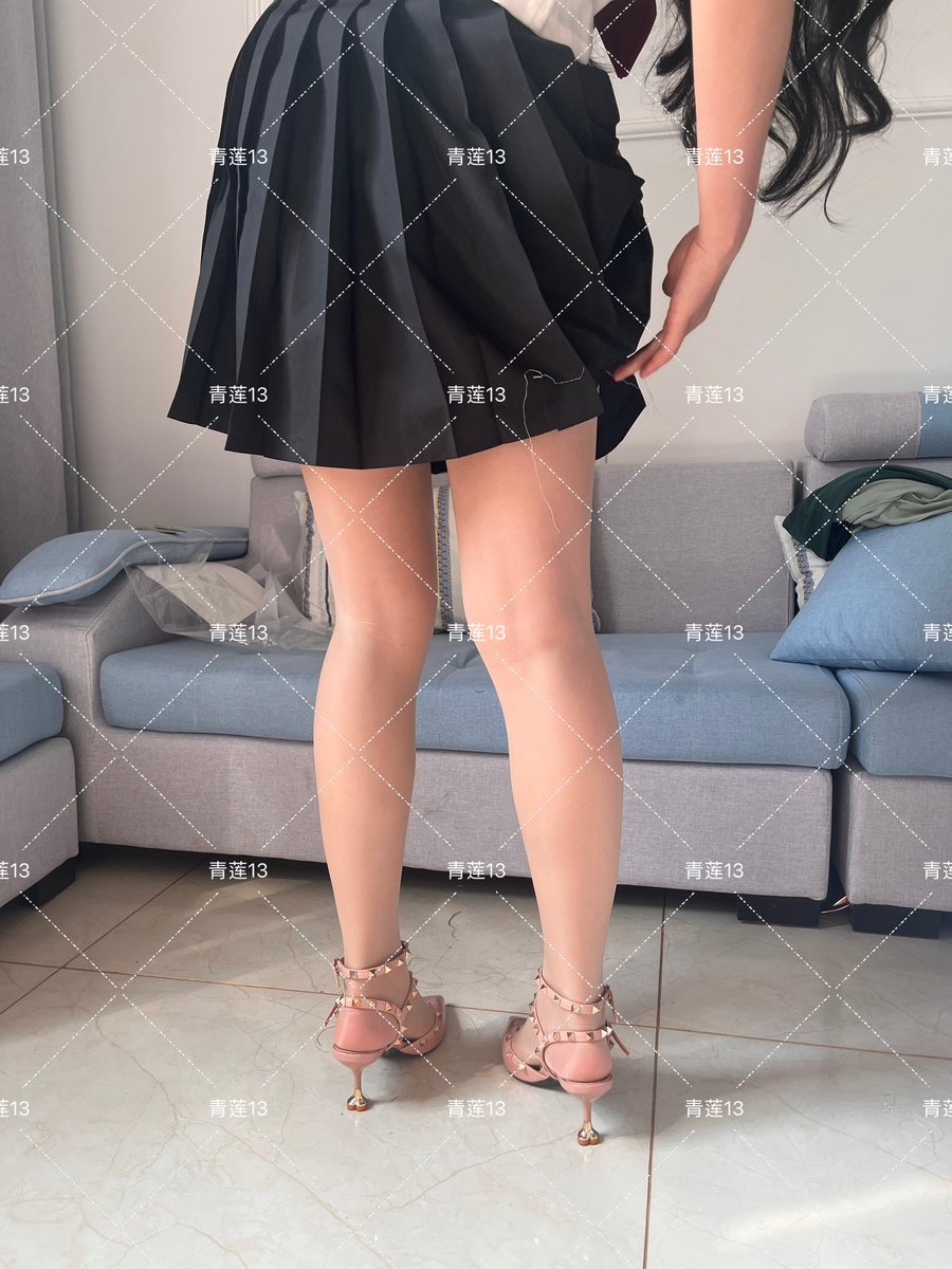 Jk妹裙底下居然没穿内裤
只穿了丝袜 
还跑到别人家门口撅起屁股 😊

@luchu888888 
@Public_Catgirl1 
@luchu888 https://t.co/BijKRKuwSX