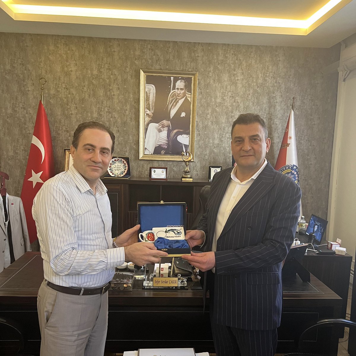 Osmangazi İlçe Emniyet Müdürü Sefer Serdar Çakır’ ı ziyareti ettik. Misafirperverlikleri ve hoş sohbetleri için müdürümüze teşekkür ederiz.