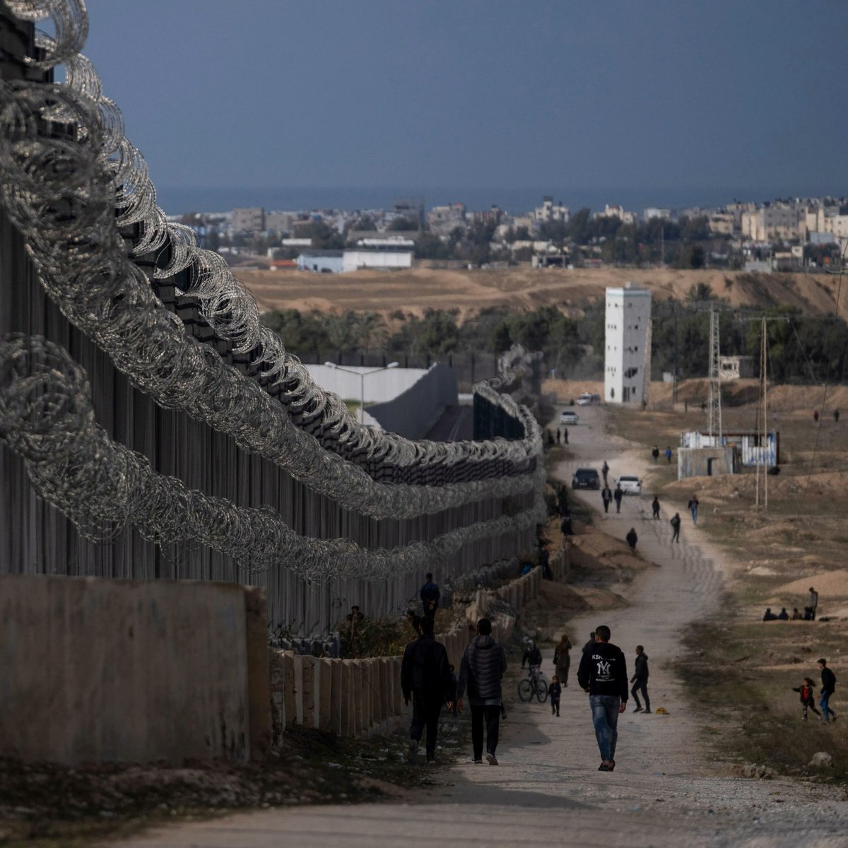 AtticusJazz's tweet image. Warum nehmen arabische Länder keine Flüchtlinge aus dem Gaza auf? 

Betrachten wir doch mal die Erfahrungen einiger arabischer Staaten mit den Palästinensern.  

Jordanien, 1970: Die Palästinenser versuchen, die lokale jordanische Regierung zu stürzen, was zu einem massiven…