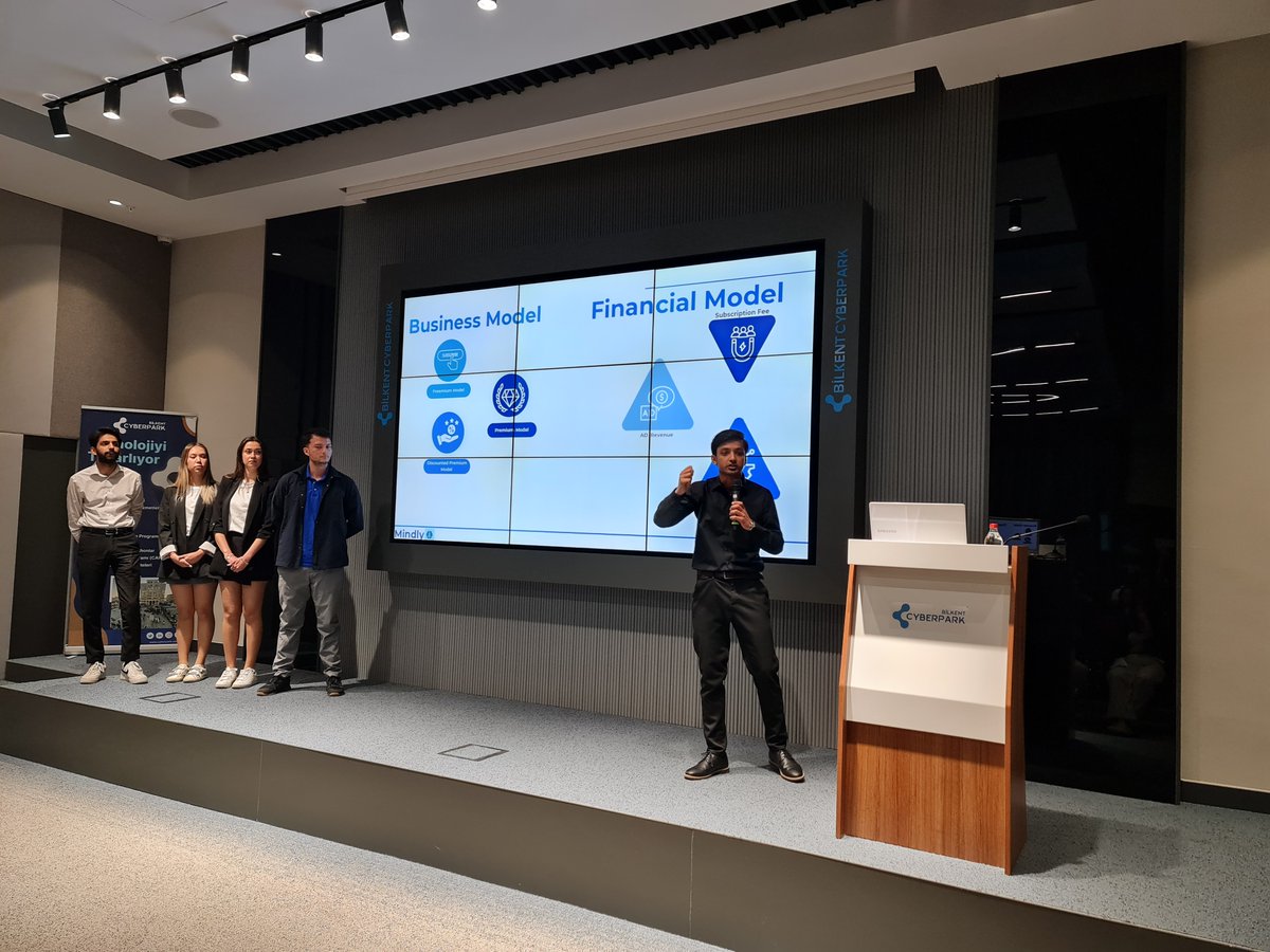 🚀 #BilkentpreneursChallenge2025 başarıyla tamamlandı! 🚀

Bilkent Üniversitesi İşletme Fakültesi, Beba Foundation, Look Games ve Durukan iş birliğiyle düzenlenen #BilkentpreneursChallenge2025 Bilkent CYBERPARK'ta muhteşem bir enerjiyle gerçekleşti!

Etkinlik açılışı, Bilkent