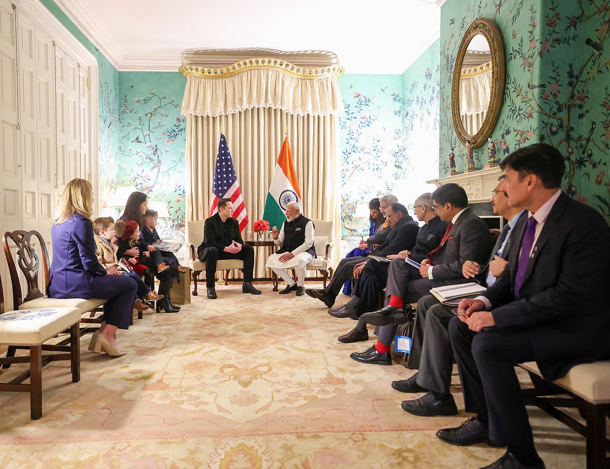 This picture says a lot.

The media only showed a selective angle, perhaps to avoid embarrassment. Our Foreign Minister, NSA, and top bureaucrats were effectively meeting their counterparts from the Nanny team. 

Chaliye, Nanny ji ko Vanakkam!