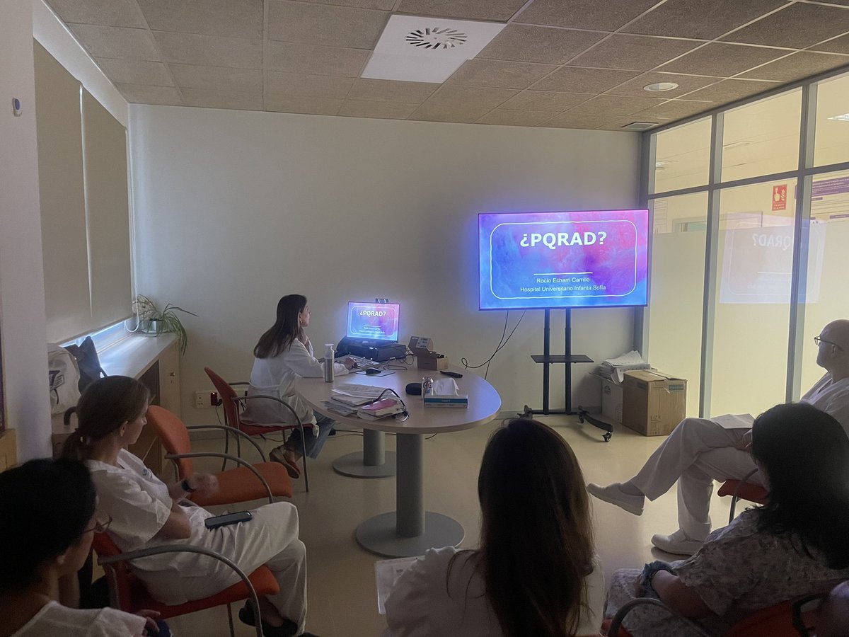 Nuestra compañera <a href="/RocioEcharri/">Rocío Echarri Carrillo</a> presentando un caso de probable PQR en las sesiones conjuntas entre los servicios de Nefrología y Genética del H. Getafe

<a href="/SOMANEorg/">Sociedad Madrileña de Nefrología (SOMANE)</a> <a href="/NefroGetafe/">NefroGetafe</a>