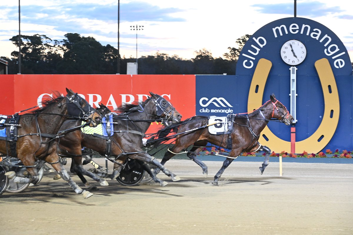 Stagecoach takes the win in the Pryde's Easiperformance Pace for D A McDowell, K L McDowell, and Lleyton Green, recording a mile rate of 1:52:9. 🏁

#ClubMenangle