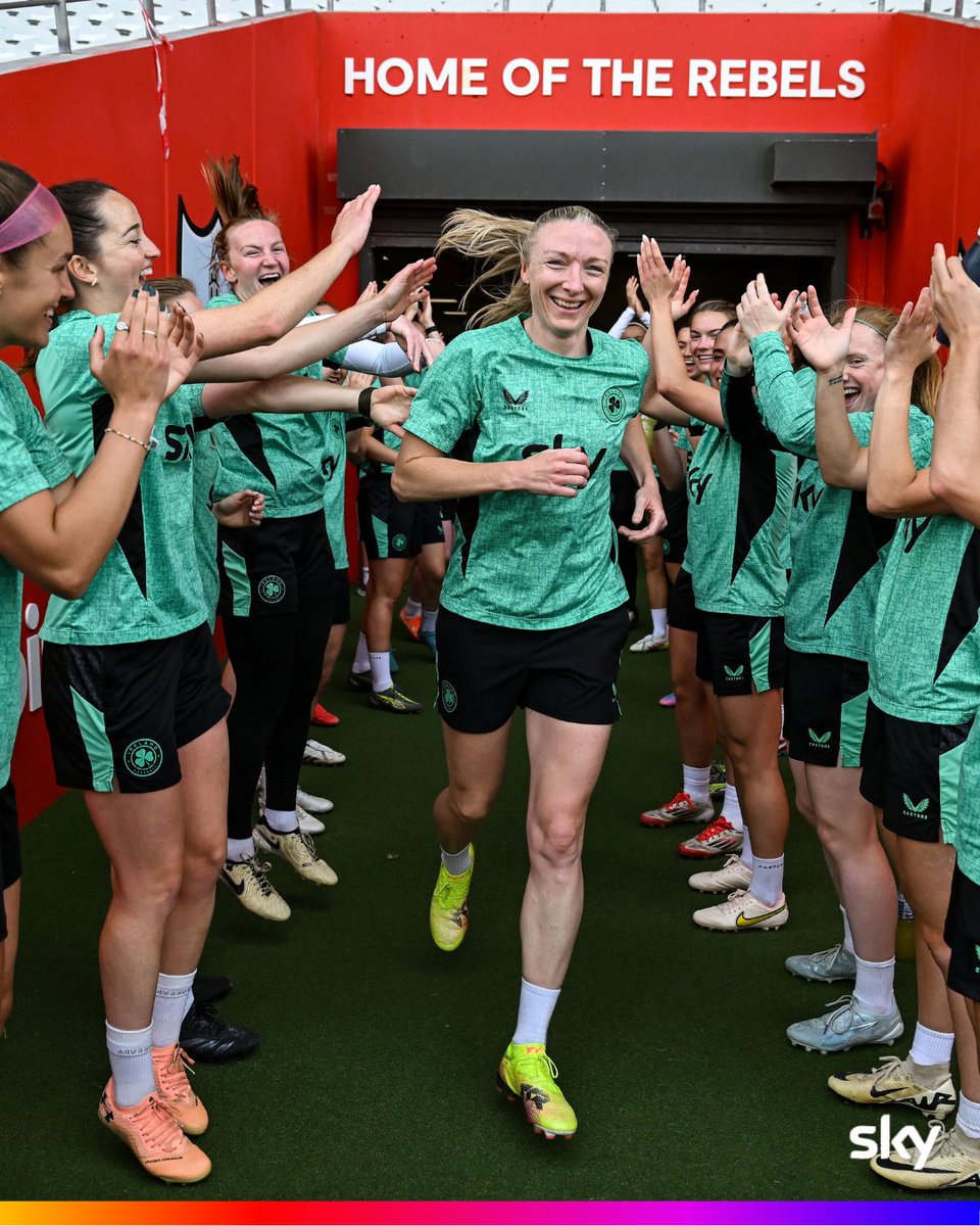 One more time for Lou 💚👊

🇮🇪 v 🇸🇮

Women’s Nations League | Group B2
📍 Páirc Uí Chaoimh, Cork
⌚ 18:00 KO
📺 RTÉ2 / RTÉ Player

#COYGIG #BoundByBelief