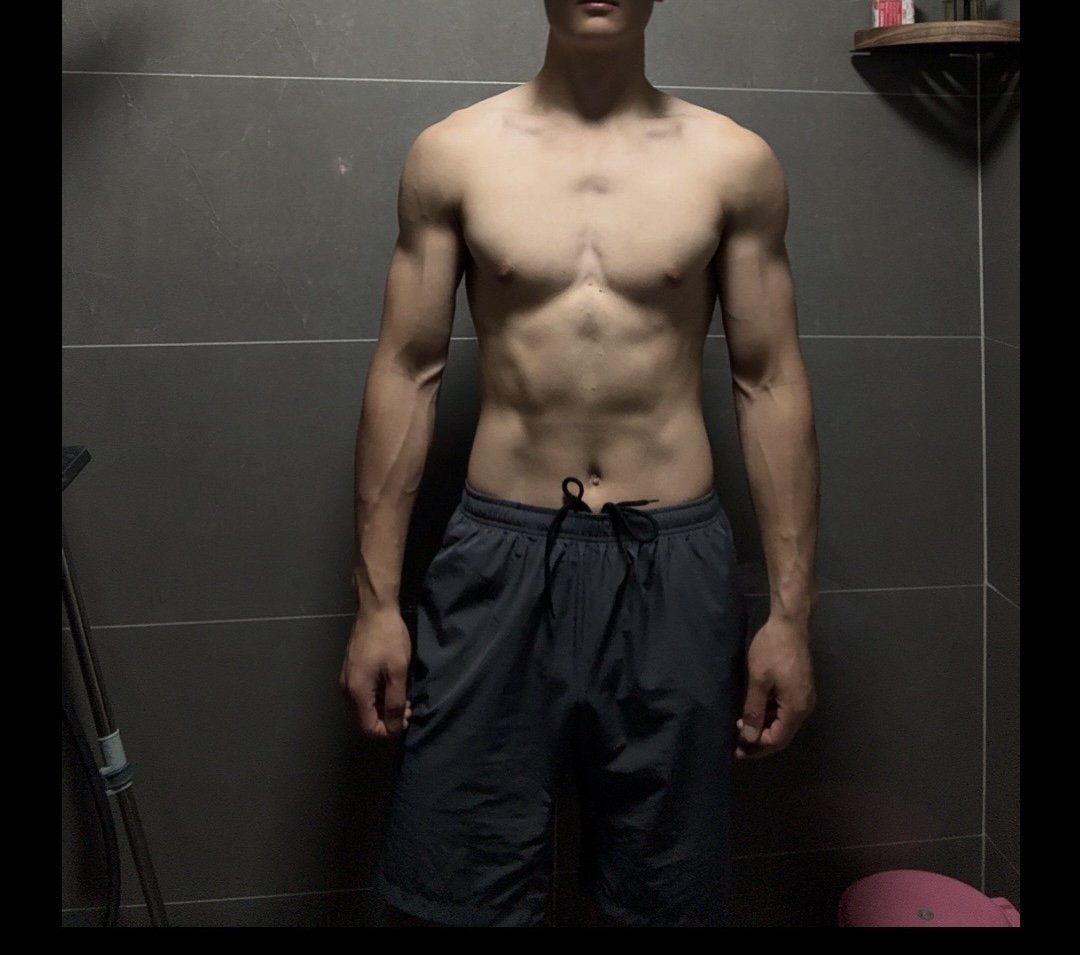 河南直男体育生身材真的不错