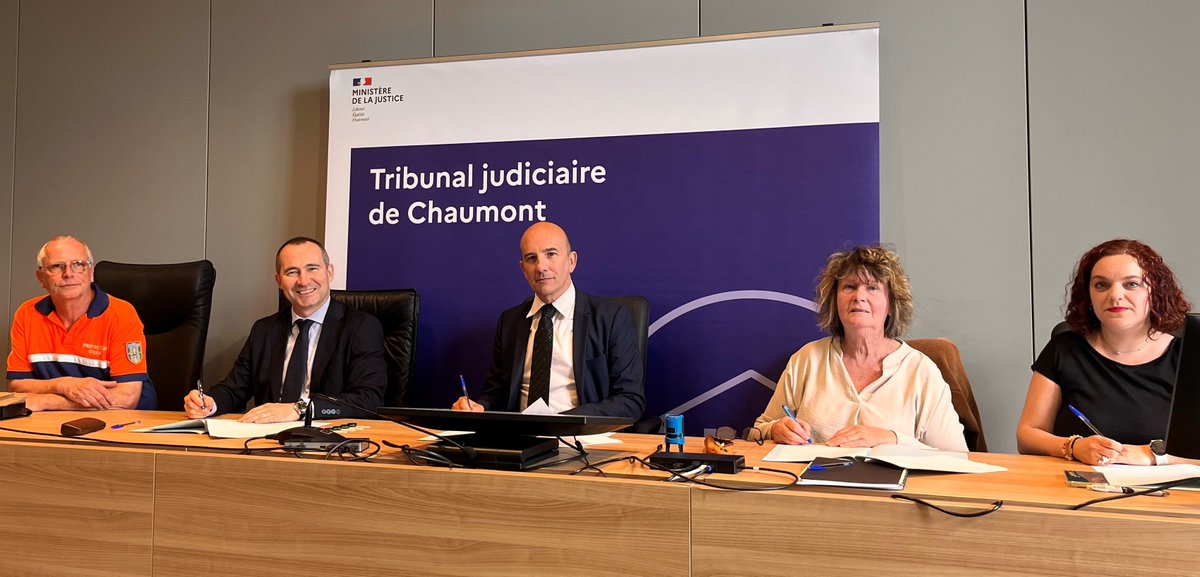 Des réponses ayant du sens : nouveau format du stage de citoyenneté avec une formation de secourisme de la Protection Civile ➡️vivre ensemble c'est aussi porter assistance à son prochain
partenariat <a href="/pr_chaumont/">Procureur Chaumont</a> #spip52 <a href="/ProtecCivile52/">Protection Civile de Haute-Marne</a>   <a href="/associationaem/">Asso AEM</a> 🤝👍