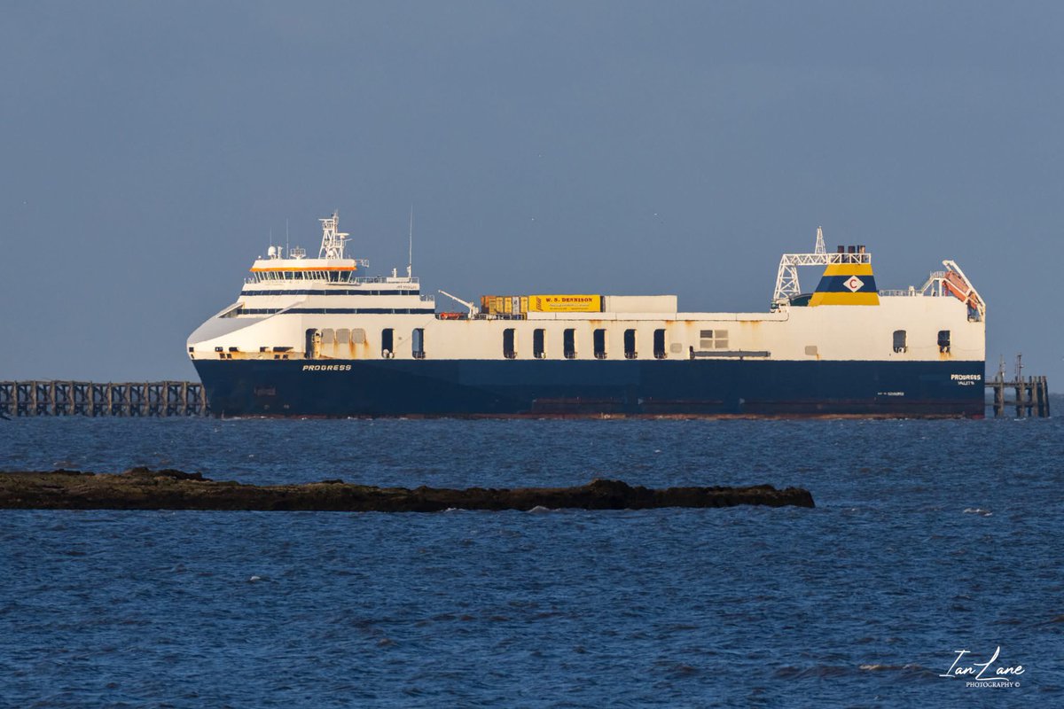 Seatruck Progress arriving at Heysham port from Warrenpoint 6am 2nd June

Photos: Ian Lane Photography 

 #supplychain #freight #morecambebay #cargovessel #heysham #Port #shipphotography #Ship #seatruck #warrenpoint #irishsea