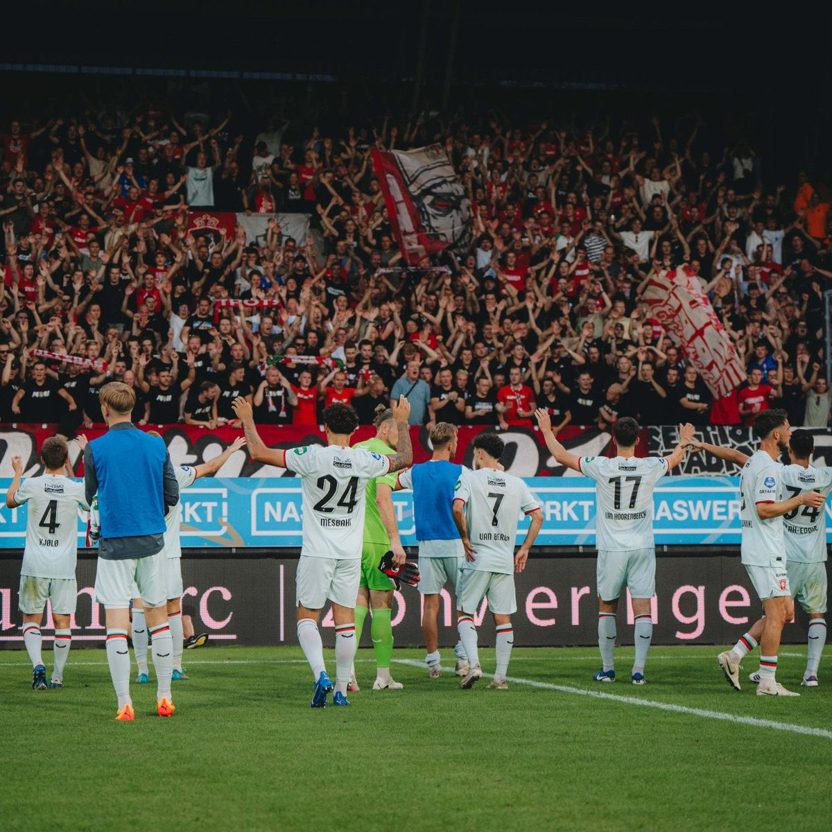 De bewegingsvrijheid van uitsupporters is afgelopen seizoen opnieuw verder afgenomen. Supporters die hun club buiten de deur willen aanmoedigen krijgen steeds vaker te maken met combiregelingen of zelfs volledige verboden.

👉🏻 Lees meer: supporterscollectiefnederland.nl/steeds-meer-co…