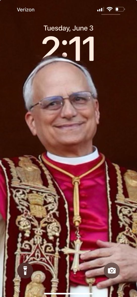 교황님도 빨간 옷 ♥️♥️♥️
레오 교황님께서 한국인이셨다면 김문수를 찍으셨을거라고 100% 확신한다. 문수씨처럼 청렴하고 검소하고 가난한 이들을 사랑하는 분이니까. 그리고 독재와 파시즘과 부정과 불의를 미워하시는 분이니까.