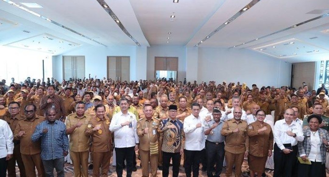 Husnah (@husnah64616596) on Twitter photo #KopdesHadirdiPapua
Menteri desa dan wamendes hadir mengawal pendirian koperasi desa merah putih di tanah Papua
#KopdesHadirdiPapua
<a href="/prabowo/">Prabowo Subianto</a>
<a href="/YandriSusanto27/">Yandri Susanto</a>
<a href="/ArizaPatria/">Ariza Patria</a>
<a href="/taufikmadjid71/">IG : taufik.madjid</a>
<a href="/kemendespdt/">#BangunDesaBangunIndonesia</a>
<a href="/bpsdmkemendesa/">Bpsdm Kemendesa</a>
<a href="/desapenusantara/">desapesonanusantara</a> #KopdesHadirdiPapua
Menteri desa dan wamendes hadir mengawal pendirian koperasi desa merah putih di tanah Papua
#KopdesHadirdiPapua
<a href="/prabowo/">Prabowo Subianto</a>
<a href="/YandriSusanto27/">Yandri Susanto</a>
<a href="/ArizaPatria/">Ariza Patria</a>
<a href="/taufikmadjid71/">IG : taufik.madjid</a>
<a href="/kemendespdt/">#BangunDesaBangunIndonesia</a>
<a href="/bpsdmkemendesa/">Bpsdm Kemendesa</a>
<a href="/desapenusantara/">desapesonanusantara</a>