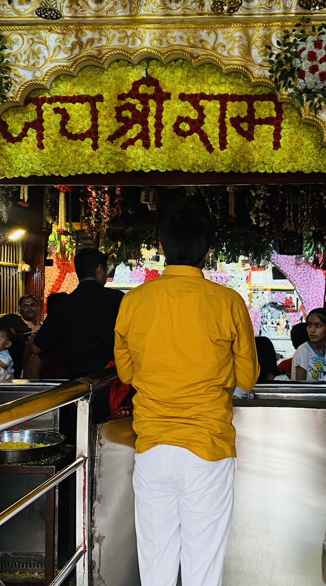 आज मेहंदीपुर बालाजी सरकार के श्रीचरणों में दर्शन वंदन करने का परम सौभाग्य प्राप्त हुआ।

बालाजी महाराज की दिव्य उपस्थिति में आत्मा को अलौकिक शांति और ऊर्जा की अनुभूति हुई।

प्रभु श्री बालाजी से प्रार्थना है कि संकटमोचन सभी पर अपनी कृपा बनाए रखें।

जय बालाजी महाराज
जय जय श्रीराम 🚩