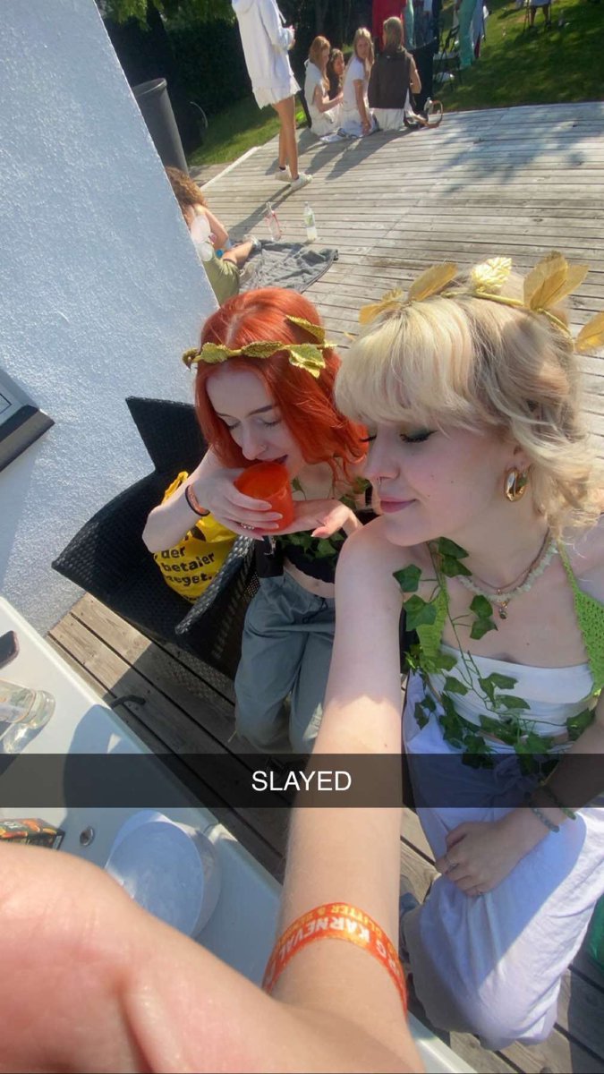 DetBareBell's tweet photo. Vi er måske en messy duo, men vi æder alle kostume fester @66kyz6 https://t.co/GFFUKYhwVL