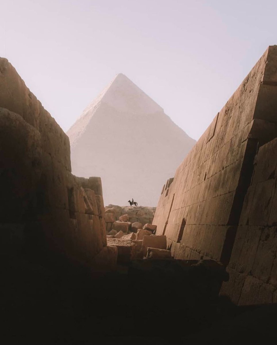 earthcurated's tweet photo. Pyramids of Giza. https://t.co/7etcFsNjcH