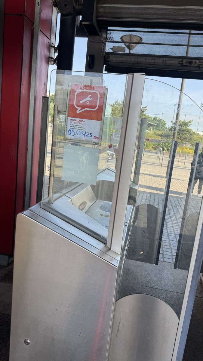 Hello <a href="/LIGNEJ_SNCF/">Ligne J</a> cela fait facilement 2 mois que le portique vélo est en panne au Val d’Argenteuil et que la date de réparation est méticuleusement repoussée tous les 3 jours. En vrai prenez un rdv avec le réparateur et arrêtez de mettre des dates au pif, ça se voit là.