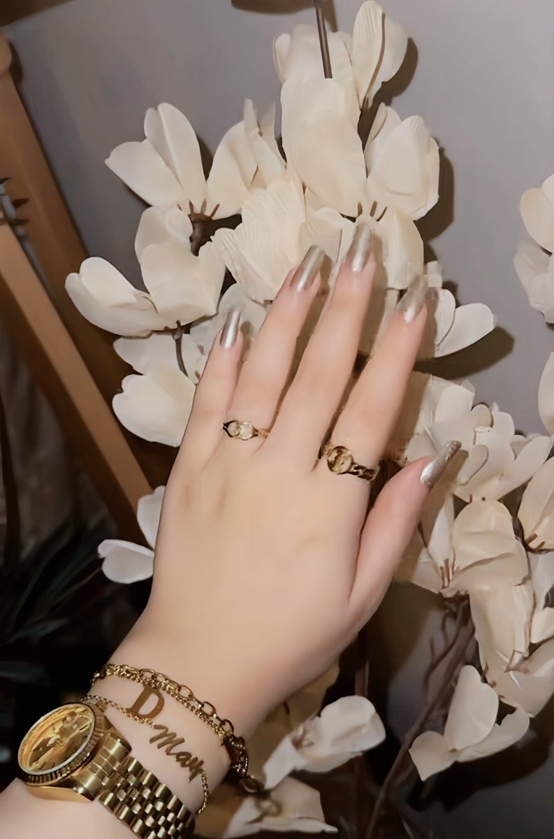 پھول دینے والا نہیں پھولوں جیسے رکھنے والا ڈھونڈیں 💯
 جو آپکو کبھی مرجھانے نہ دے🌸🥀

#Maryam_Write ✍️