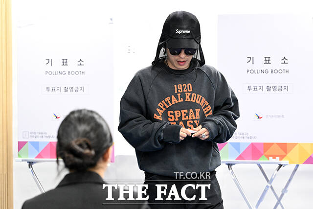 하 ㅈㄴ 웃기다... 구교환 근황 : 투표함 👍
