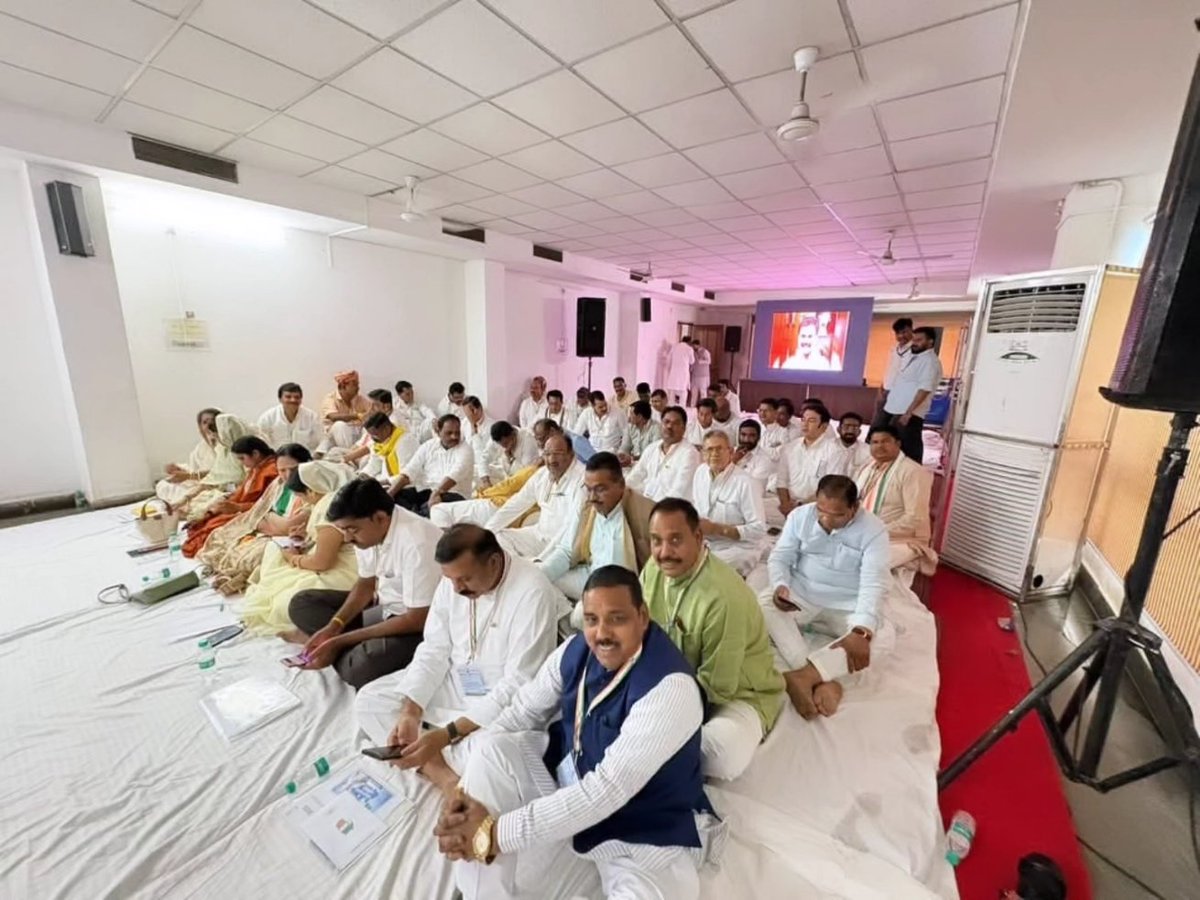 Nitendra Singh Rathore (@neetubhaiyainc) on Twitter photo आज आदरणीय श्री <a href="/RahulGandhi/">Rahul Gandhi</a> जी के नेतृव में होने जा रही #संगठन_सृजन_अभियान के तहत विधायक दल की बैठक में सम्मिलित हुआ ।
कांग्रेस की संगठनात्मक राजनीति एक नया इतिहास रचने जा रही है।
<a href="/INCIndia/">Congress</a> <a href="/INCMP/">MP Congress</a> आज आदरणीय श्री <a href="/RahulGandhi/">Rahul Gandhi</a> जी के नेतृव में होने जा रही #संगठन_सृजन_अभियान के तहत विधायक दल की बैठक में सम्मिलित हुआ ।
कांग्रेस की संगठनात्मक राजनीति एक नया इतिहास रचने जा रही है।
<a href="/INCIndia/">Congress</a> <a href="/INCMP/">MP Congress</a>