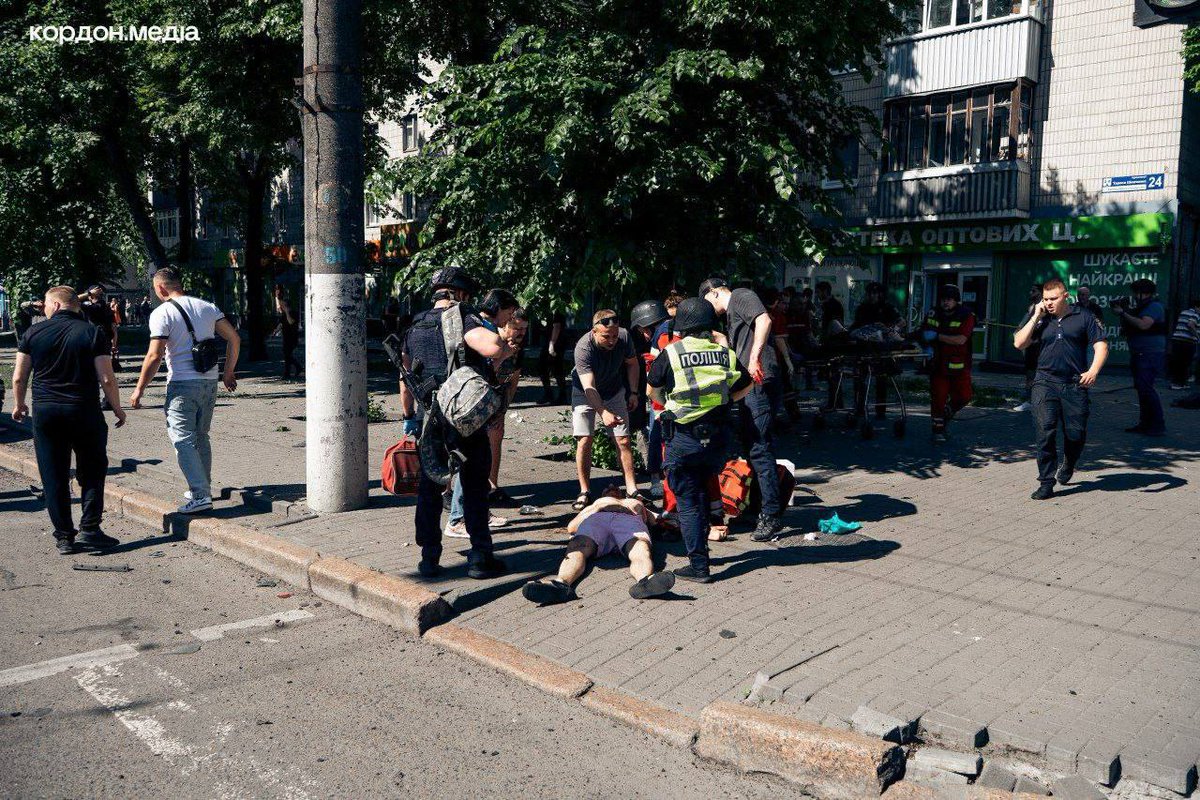 🔞❗️Sumy was just hit by cluster munitions  4 seprate strikes across civilian areas, launched by long range MLRS AKA grad

Meanwhile, One side hits airbases. The other fires cluster bombs at cities.
Let that sink in.
#Sumy #Ukraine #WarCrimes #StopRussia