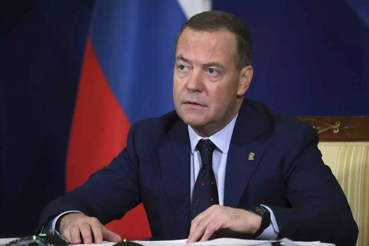 ⚡️Медведев: Всем, кто переживает и ждёт возмездия.
Переживать нужно – это свойство нормального человека.Возмездие неизбежно!

Всё,что должно взорваться,будет взорвано,а те,кто должен быть истреблён – исчезнут!

Переговоры нужны для полного уничтожения неонацистской власти!