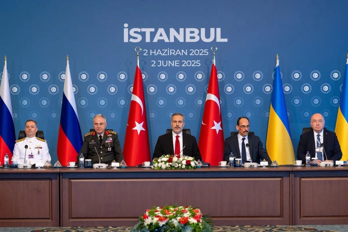 Yahya Bostan, Çırağan notlarını yazdı:

Barış masasında psikolojik savaş

#dünya 

patronlardunyasi.com/yahya-bostan-c…