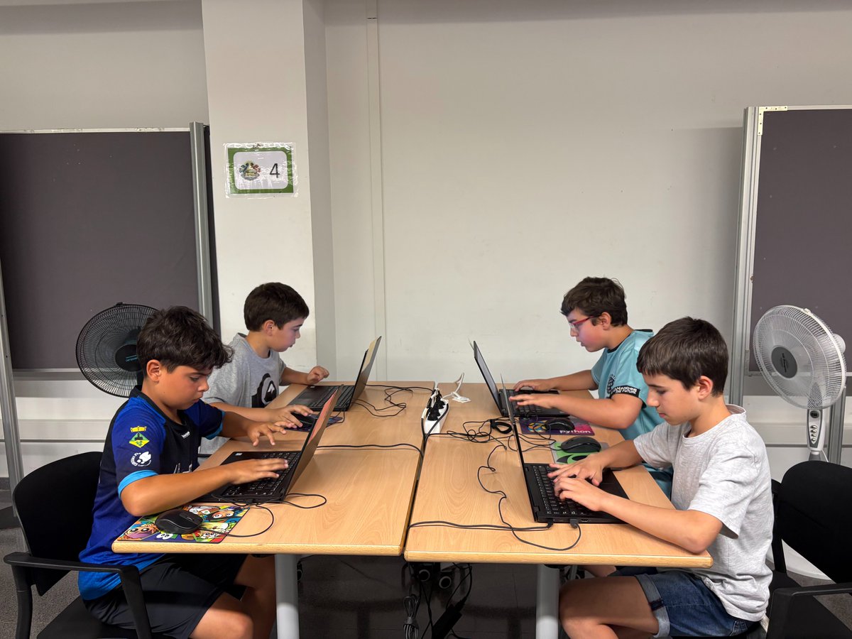 codelearn_es's tweet image. Roger Torres y Luca Bouman, campeones de la Karel Challenge 2025: codelearn.es/blog/ganadores…