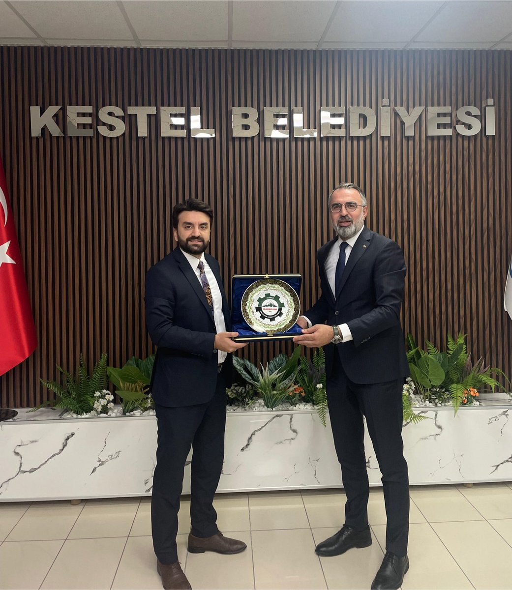 Uludağ OSB Bölge Müdürü Bilal Akmar, bölgemizle alakalı istişare ziyaretleri kapsamında Kestel Belediye Başkanı Ferhat Erol'u ziyaret etti. Nazik misafirperverlikleri için teşekkür ederiz.
#UludağOSB #KestelBelediyesi #SanayiVeBelediye #Kestel #KurumlarArasıİletişim