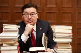 Шуурхай‼️МАН-ын бага хурлыг 6-р сарын 5-ны өдөр заралж дараагийн eрөнхий сайдыг тодруулахаар болжээ‼️ Бага хурлаас өмнө УЗ нь хуралдах юм байна. Одоогоор Б.Жавхлан, Я.Содбаатар У.Учрал, Г.Занданшатар нар Eрөнхий сайдад яригдаж байгаа бололтой‼️Бага хурлаас дэмжлэг авах боломжтой