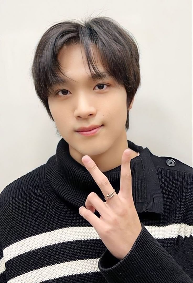 hourly haechan tweet media