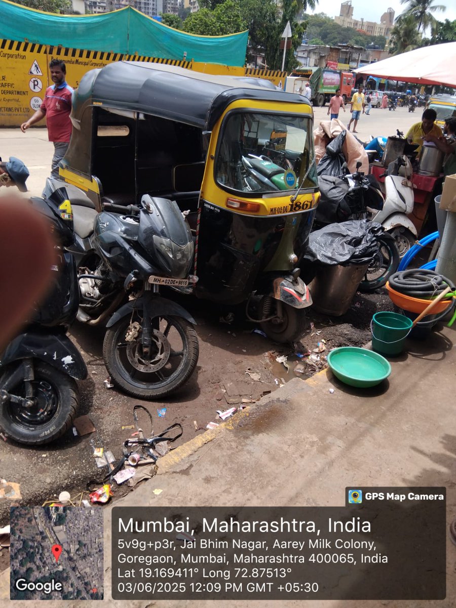 boilanda1's tweet photo. Requesting @MumbaiPolice  @MTPHereToHelp  to take action on this illegal parking on the address given in photo.creating a bottle neck towards flim city leading to unsafety at night @Dev_Fadnavis @mieknathshinde @ravenderwaiker @PritiSatam https://t.co/1oskqej1cE