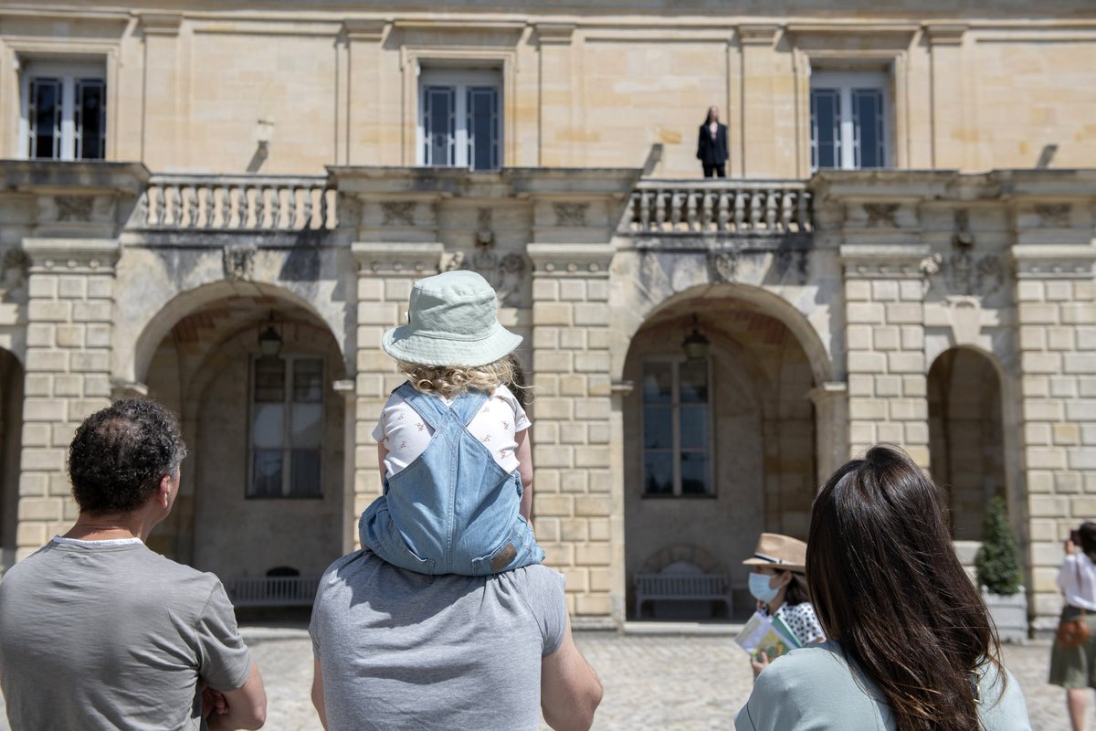 CFontainebleau's tweet photo. 🔴 𝗙𝗘𝗦𝗧𝗜𝗩𝗔𝗟 𝗗𝗘 𝗟'𝗛𝗜𝗦𝗧𝗢𝗜𝗥𝗘 𝗗𝗘 𝗟'𝗔𝗥𝗧 👨‍🎨 | Préparez votre week-end : les 6, 7 et 8 juin, ne manquez pas le Festival de l'histoire de l'art (@FHA_Festival) au château de #Fontainebleau ! 🏰 #FHA25

✅️ 280 événements au total !
🌐 https://t.co/mZoyXn2THI https://t.co/pvd1KYDqVt