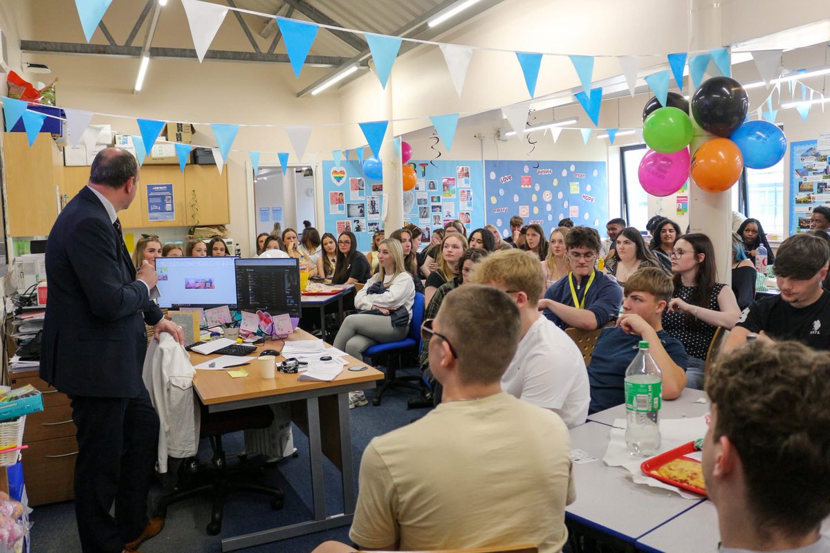 Just before the holidays, we said goodbye to our amazing Year 13s with a fun and memorable leavers’ assembly! There were funny awards, highlight videos, throwback photos, messages and a song from staff, the perfect way to wrap up their time at Immanuel 🩵 #StayLocalGoFurther