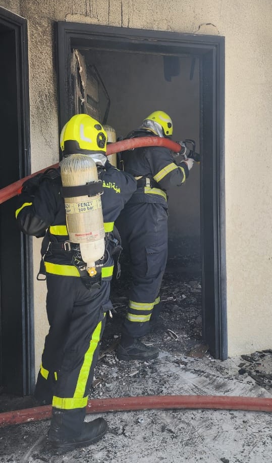 تمكنت فرق الإطفاء بإدارة الدفاع المدني والإسعاف بمحافظة #شمال_الشرقية من إخماد حريق شب في منزل بولاية #بدية ، دون تسجيل إصابات.

#هيئة_الدفاع_المدني_والإسعاف