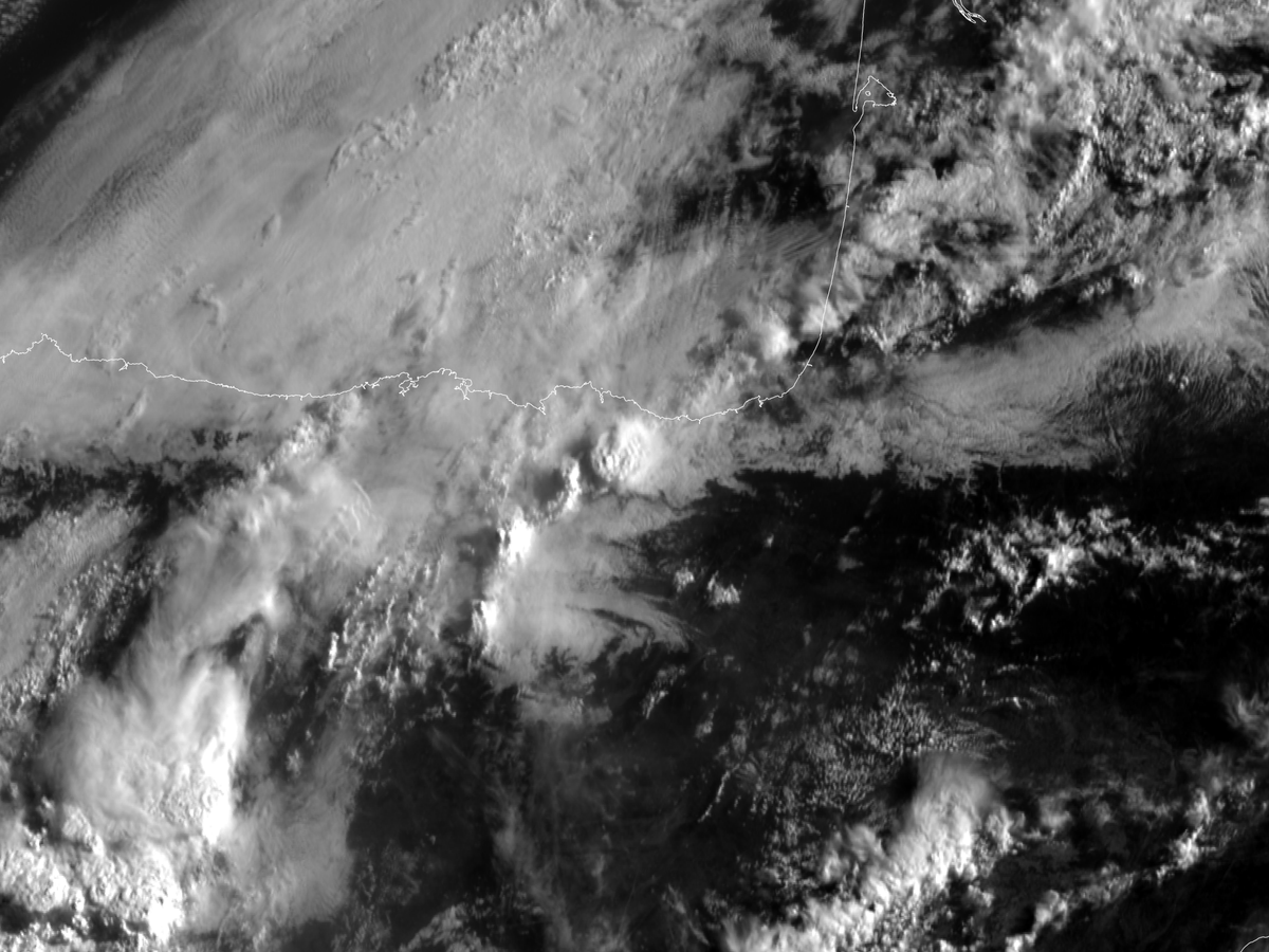 #Orain #Ahora #ekaitza

⛈ Ezegonkortasun lerro bat sortu da; zaparradak aktibatuz doaz eta zenbait lekutan mardulak dira.

⛈ Se ha formado una línea de inestabilidad; se están activando chubascos que localmente están siendo intensos.