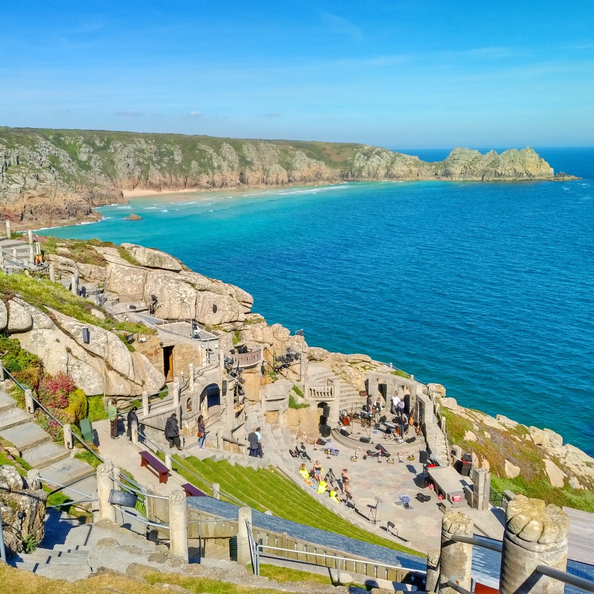 Name a better place to watch a play.

The Minack Theatre is Cornwall’s world-famous venue, carved into granite cliffs and overlooking the breath-taking Porthcurno Bay.

This unforgettable experience is a must during your holiday, just be sure to book in advance.

#MinackTheatre