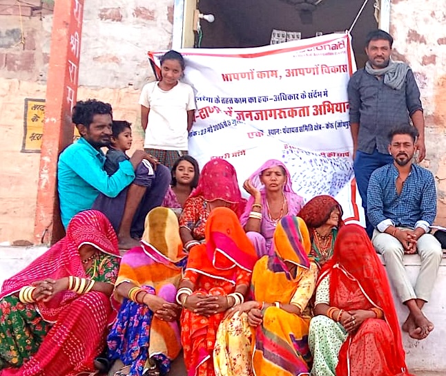 sndeep's tweet image. Part of our ongoing "Workers DignityCampaign" Here in #Ramdev Colony in stone quarry area of #Jodhpur yesterday supporting workers to make applications for work and unemployment allowance, Labour Cards and sharing information on safety and protection provisions in quarry areas