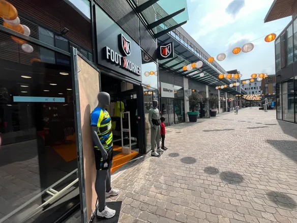 "J’en ai marre. À la fin de mon bail, je m’en vais" : un lourd préjudice lors du casse du magasin Foot Korner à #Bourges

▶️leberry.fr/bourges-18000/…