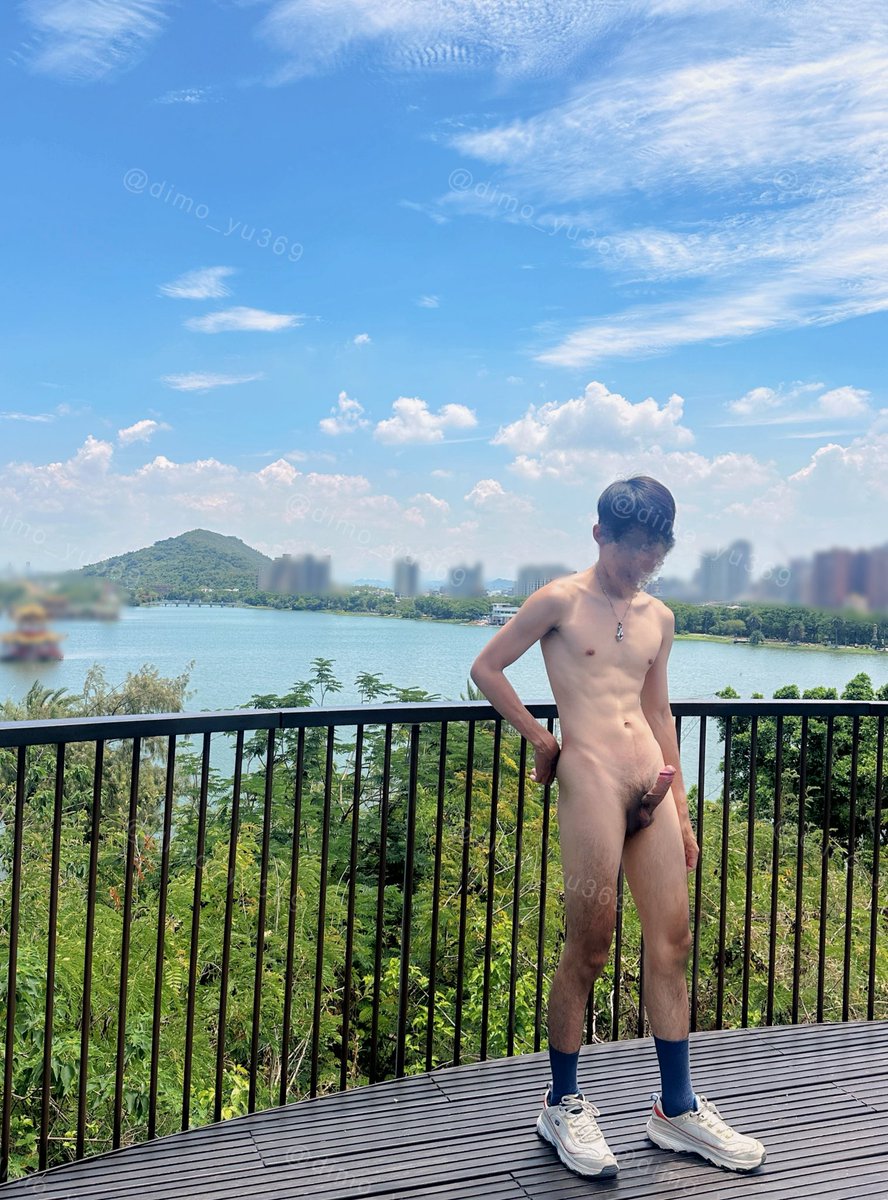 高雄一直在下雨呢
突然開始想念好天氣了

最近總感覺陷入了停滯期
當初會重新回來推特就是因為開始健身
想說可以順便來紀錄身材
可以說讓我運動的動力就是為了能拍出更好看的照片
可是因為最近都沒有明顯的進步
導致開始覺得照片都拍得不好看了😩