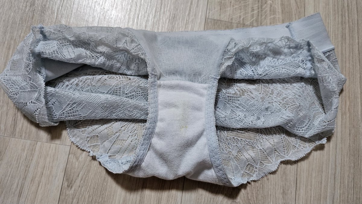 오늘 와입 씹냄새 빤쓰♡
요즘 살이 디룩디룩 찌는데..
맘에안들어!!
근데 보지물은 예전보다
상당히 많아져서 좆질할때 매우부드러움.
회사 동료들과 빨리 나이트클럽에 가서 원나잇이 이루어지기를..
빠구리 할때마다 와입에게 세뇌시키는중 ㅋㅋ