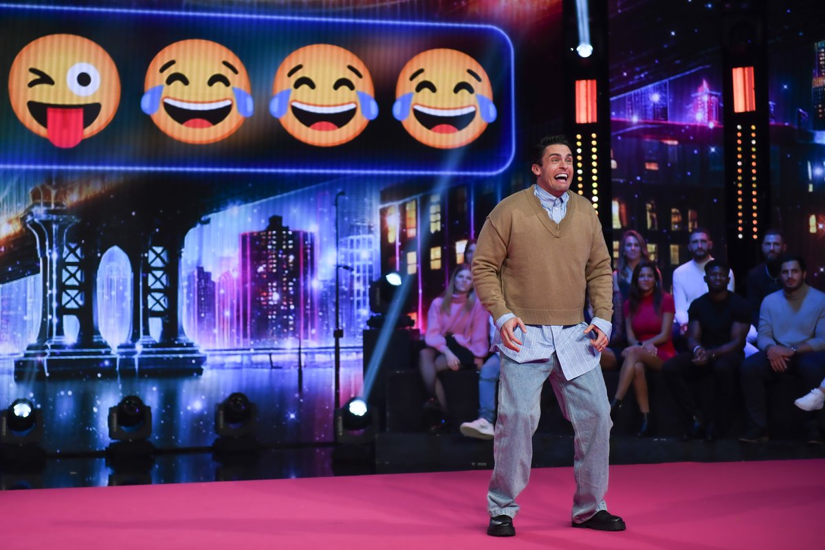 Satisfaction_tv's tweet photo. #Satisfaction
🎉 Ce SAMEDI soir sur @TF1, ne manquez pas un épisode INÉDIT de #VTEP !
🎬 Aux manettes : Cartman qui a réuni sa bande d’amis pour une soirée complètement déjantée !
@CamilleCerfOff #Sabrine #Nash #Tareek #YoannHuget @b_giabiconi #Kody et @AntonioMagicien ! https://t.co/pEfvSTIUik