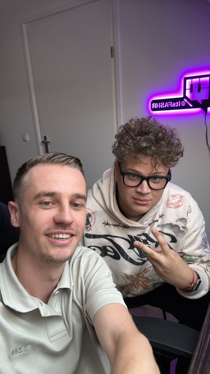 Live with <a href="/orangie/">orangie</a> 

twitch.tv/fashr