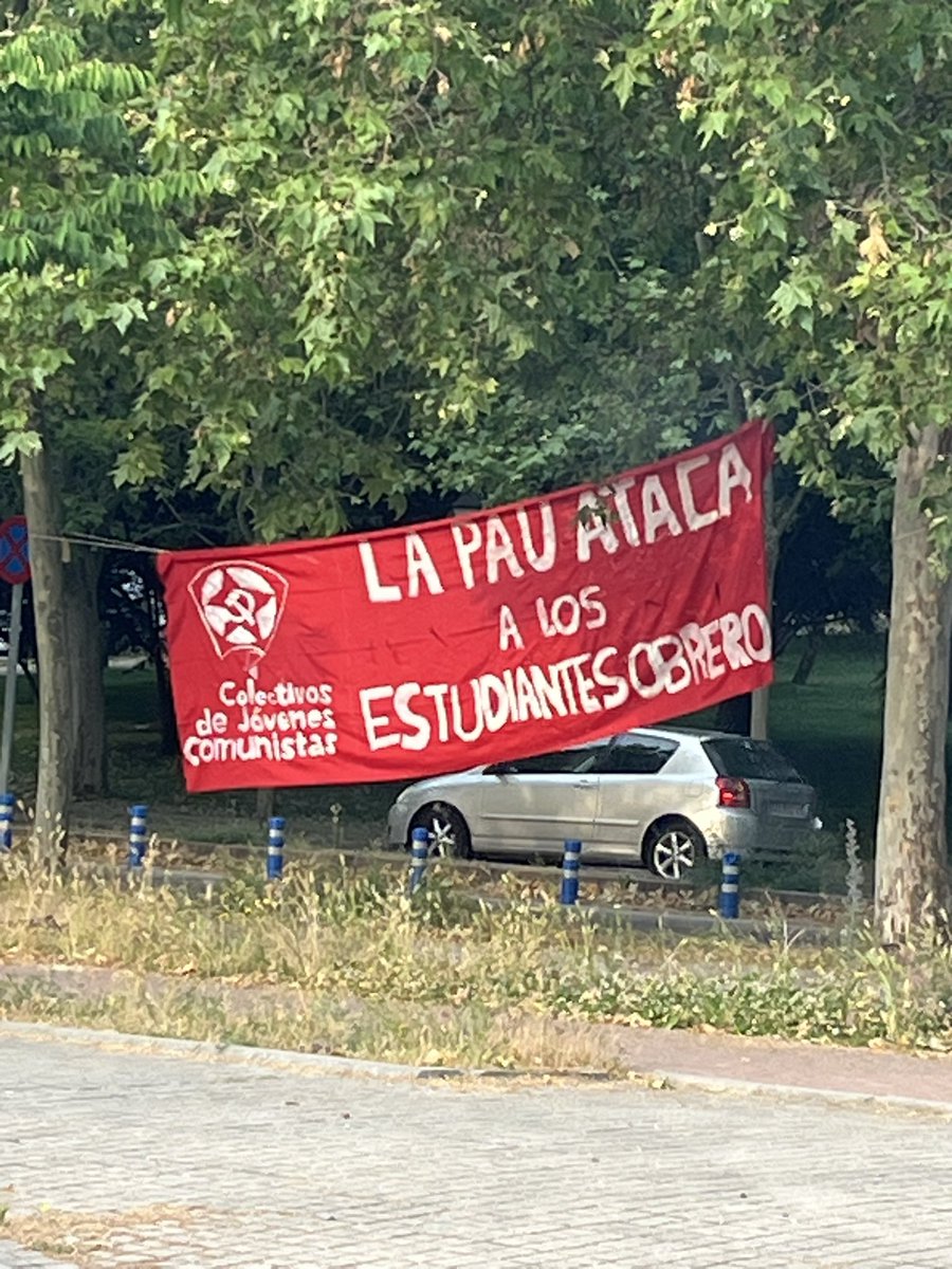 Llego a las 08:30 a la Autónoma para hacer la Pau y me encuentro esto: