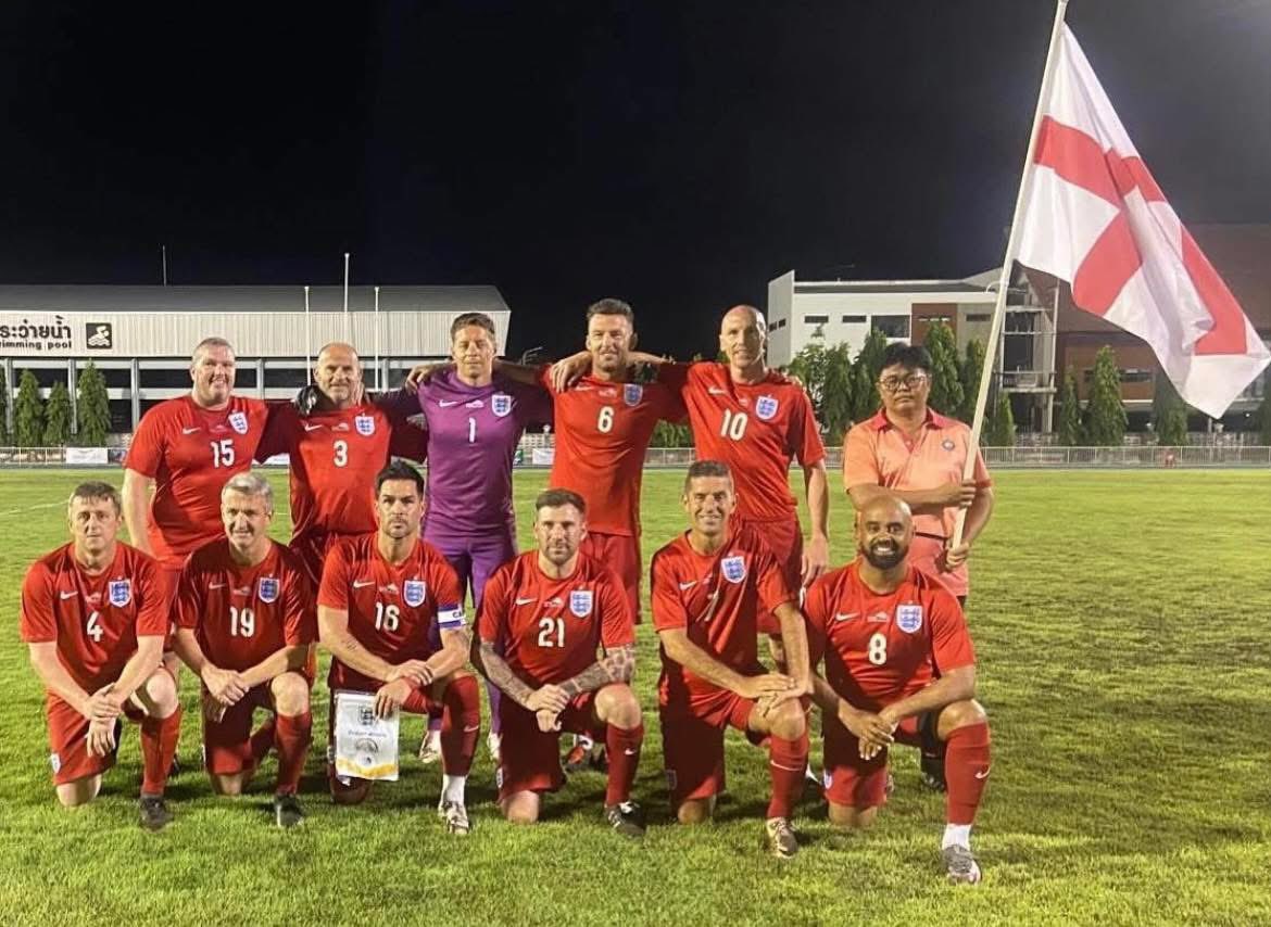 𝐖𝐨𝐫𝐥𝐝 𝐂𝐮𝐩 𝐉𝐨𝐮𝐫𝐧𝐞𝐲 🏴󠁧󠁢󠁥󠁮󠁧󠁿 ✈️ 🇹🇭 

A proud moment as we support Challinor as he leads his side out in last nights group stages of the Seniors World Cup to victory over Thailand (3-2) 

Well done boys, keep going 💪🏼