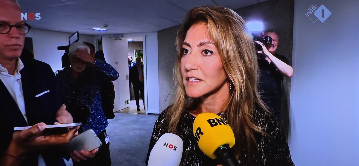 Laten we niet vergeten dat #Yeşilgöz ons in deze ellende heeft gestort door Rutte4 op te blazen met nareis-op-nareis-gelieg, om vervolgens #Wilders weer politiek te omarmen. Dat was zo fout en dom, want Wilders heeft niets goeds voor met ons land, alleen maar haat en polarisatie.