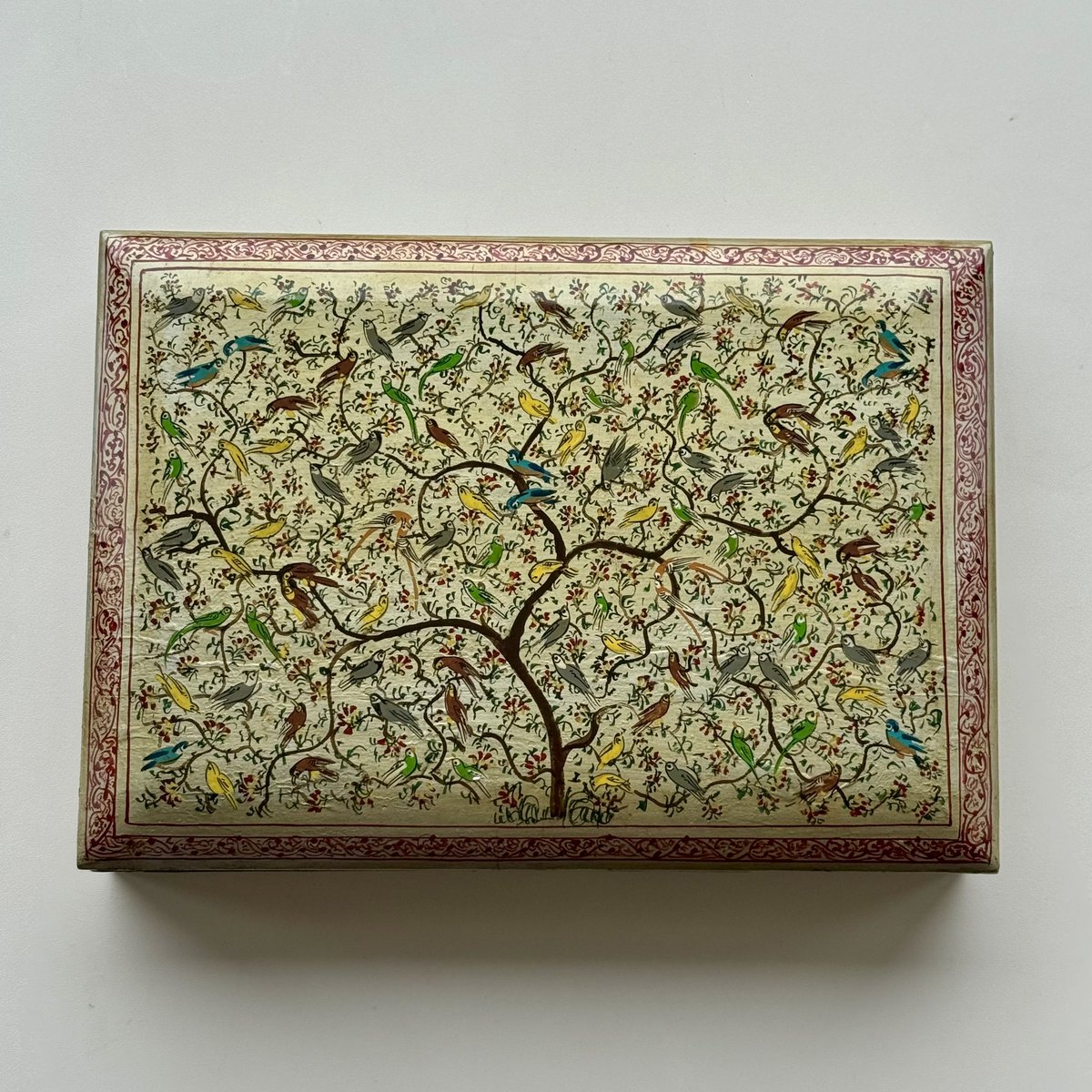 むまさんを思わず衝動買いに導いた、爆買いボックスはこちらです。ゆるい動物シリーズにハートを射抜かれてしまい、三つも買ってしまった…🐅🦌🐇真ん中の小さいの（左写真）は、迷った末買うのを止そうとしたら、お店のおじちゃんがおまけでつけてくれた🫶