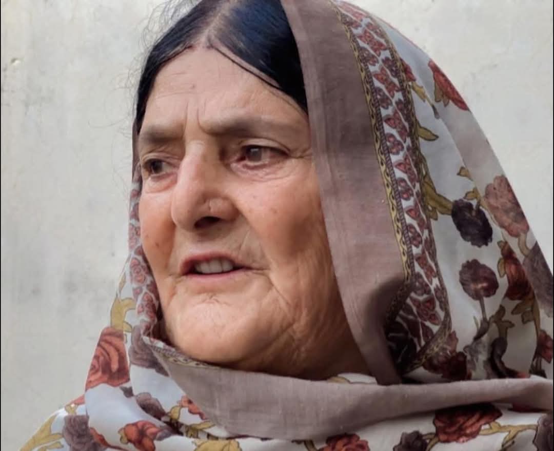 iqrarpashteen11's tweet photo. Ali Wazir’s mother lies gravely ill on a hospital bed, her frail body battling disease while her heart bears the heavier burden — the anguish of being separated from her son. Ali Wazir, an innocent man, remains imprisoned in Sukkur Jail without just cause, a victim of prolonged political persecution. This is the same family that has already endured the unbearable pain of burying sixteen loved ones. Now, in what may be her final moments, this mother suffers not only from illness but from the absence of the son she may never see again.

This is not just the story of a single family — it is a damning indictment of a system that punishes truth-tellers and silences dissent. Ali Wazir is behind bars not for any crime, but because he dared to speak truth to power, to defend the oppressed, and to challenge injustice where others stayed silent.

We call upon the Government of Pakistan, the judiciary, and all human rights organizations to take immediate action and release Ali Wazir without delay. Let a grieving mother see her son before it is too late. If there remains even a shred of justice in this nation, now is the time to uphold it.

#ReleaseAliWazir
#JusticeForAliWazir
#FreeAliWazirNow 
@a_siab 
@HamidMirPAK 
@HRCP87
