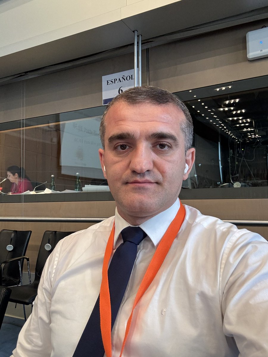shahidovcom's tweet photo. 🇦🇿❤️🇵🇰

آج ویانا میں او ایس سی ای کی انسانی حقوق کانفرنس میں کشمیر کی آواز بنوں گا۔

جہاں بھی زندگی لے جائے، میرا دل تیرے لیے دھڑکتا ہے، پاکستان۔
اور آج یہ دل کشمیر کے لیے دھڑک رہا ہے — ان کے لیے جن کی آواز دبا دی گئی، جن کے خواب چھین لیے گئے۔

تجھے چاہنے والا ایک بیٹا موجود ہے، پاکستان۔
اور میں کشمیریوں کے حق کے لیے کھڑا ہوں، جب تک وہ آزاد نہ ہو جائیں۔

کشمیر تنہا نہیں۔
ہم بولیں گے، دعا کریں گے، اور لڑیں گے — انصاف، امن اور آزادی کے لیے۔

#KashmirBleeds #HumanRights #PakistanZindabad 🇵🇰🇦🇿
