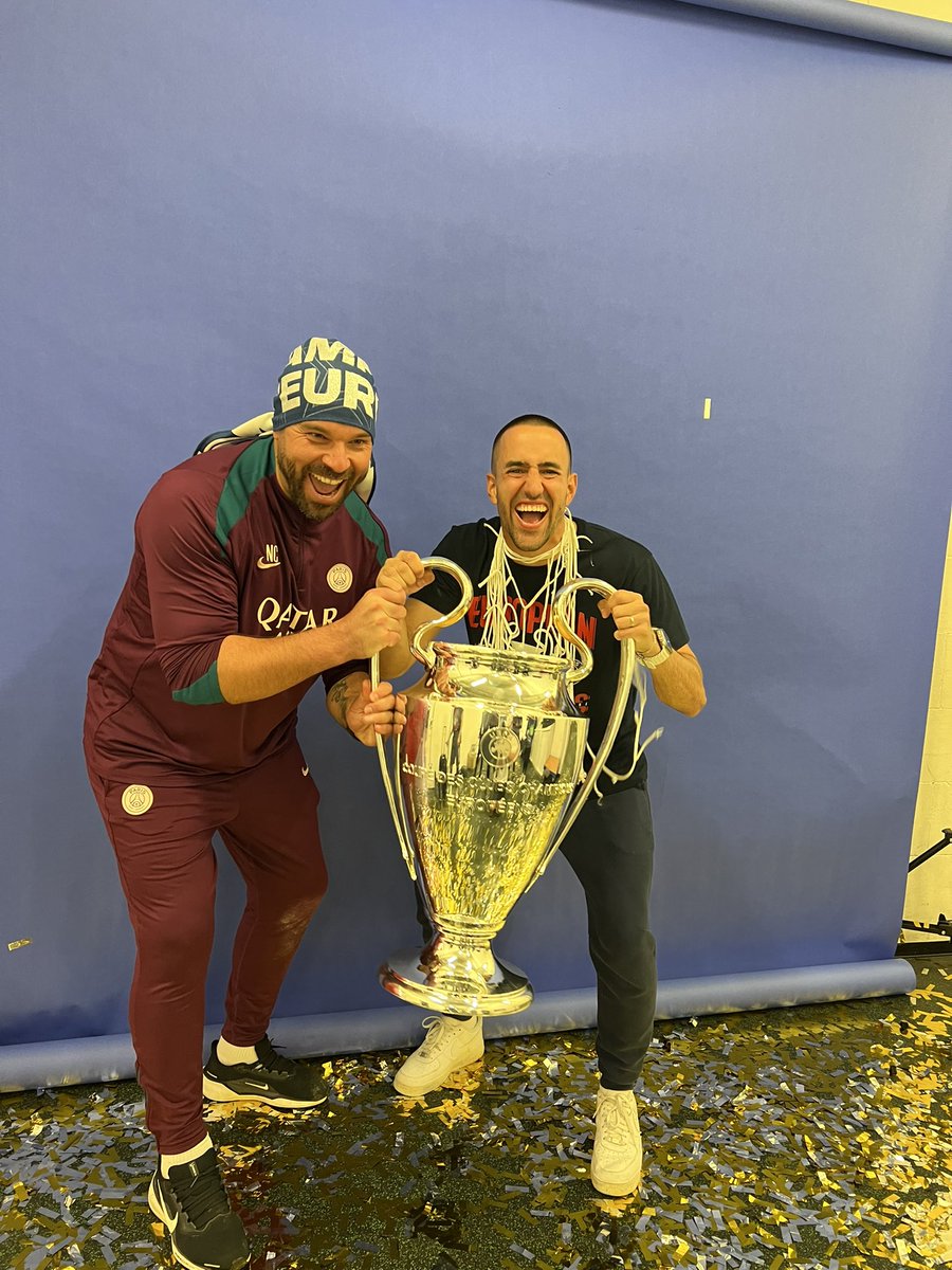 Borja Álvarez Buedo (@borjaalvarez13) on Twitter photo 𝐓𝐞𝐚𝐦 𝐆𝐚𝐫𝐝𝐢𝐞𝐧𝐬🧤
🔴🔵
• On l’a rêvé, on l’a travaillé, on l’a réalisé.
#MercilesGars #QuellePlaisir
<a href="/PSG_inside/">Paris Saint-Germain</a> 𝐓𝐞𝐚𝐦 𝐆𝐚𝐫𝐝𝐢𝐞𝐧𝐬🧤
🔴🔵
• On l’a rêvé, on l’a travaillé, on l’a réalisé.
#MercilesGars #QuellePlaisir
<a href="/PSG_inside/">Paris Saint-Germain</a>